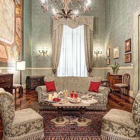 Arthouse Lady Marys Tribunali Luxury Suite Наполи Екстериор снимка